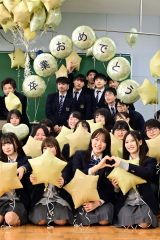 音更高校３年生にサプライズのバルーンデコレーション（金野和彦撮影）