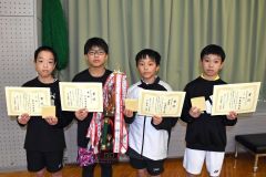 ５年以下男子入賞者。（左から）桑水流望、吉田澪禾、目黒龍之介、伊藤綾哉