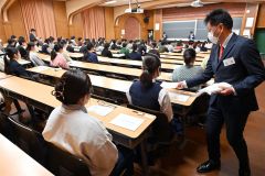 畜大で受験生３９６人が２次試験に臨む 2