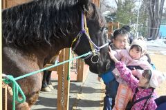 寒くても元気な動物に来園者にっこり　冬季開園の最終日