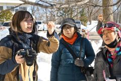 野草愛好家「ＫＵＳＡＣＯ」こと野表さんがナビゲート　市野草園で冬芽の観察会