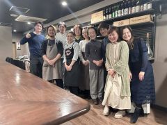 左から４人目が鈴木さん、右から３人目が中川代表