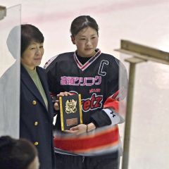 ５位決定戦でゲームベストプレーヤーに選ばれた高須クリニック御影グレッズのＦＷ梅森遥愛主将