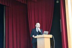 帯広の博物館活動について語る山原館長