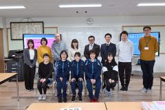 校則の見直しについて意見を交わした児童生徒会と教職員