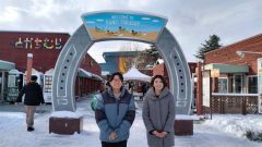 帯広出身の堀内アナ（左）、森アナが出演するＨＢＣ「馬蹄の絆～ばんえい　馬と歩んだ北の大地～」は３月２日に放送される（ＨＢＣ提供）