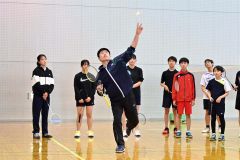 元五輪選手で北都銀行監督の佐々木さん、音更でバドミントン指導