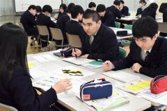 疑似投票を体験　池田高校で選挙啓発出前講座 2