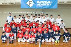 参加した子どもたちとコーチら