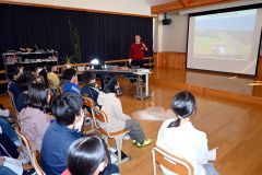 手作り熱気球に歓声　大樹小でＪＡＸＡが特別授業 4