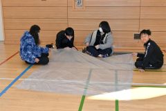 手作り熱気球に歓声　大樹小でＪＡＸＡが特別授業 7