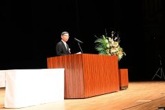 式辞を述べる前田校長