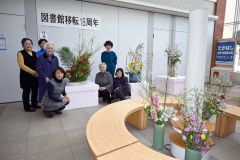 来場を呼び掛ける支部会員