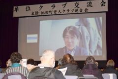 講演する服部副部長