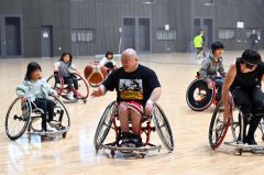 競技知識と経験豊富な指導者のもと、子どもたちも楽しく安全に体験（金野和彦撮影）