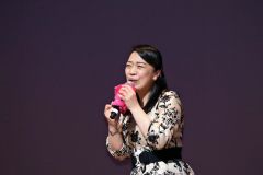 熱唱する中村さん