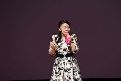 熱唱する中村さん