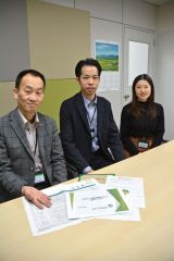 「担当がフル稼働している」と話すおびしんふれあい相談室のメンバ－（左が鈴木室長）