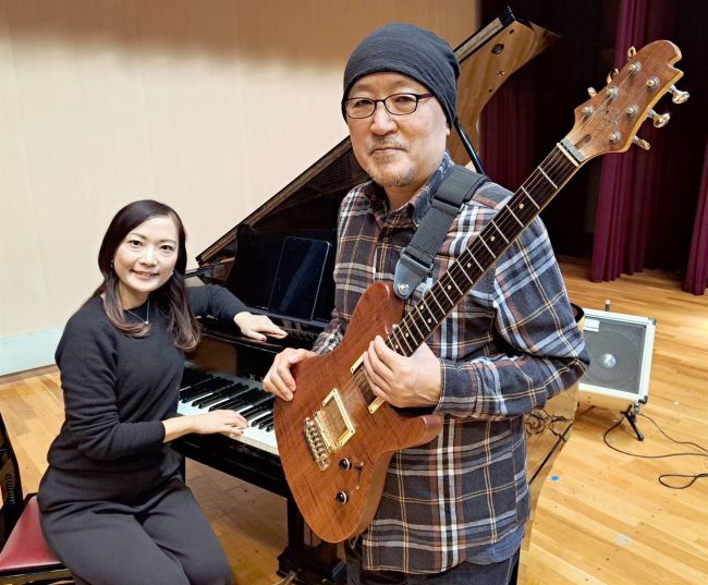 屈足でジャズデュオが誕生　ヒロ佐瀬さんと鳥本彩乃さん