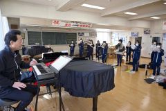 ３月２４日の「定期演奏会」に向け、歌声や表現の完成度を高める部員ら