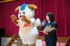 音更町の共栄台幼稚園で交通安全教室（金野和彦撮影）