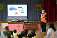 音更町の共栄台幼稚園で交通安全教室（金野和彦撮影）