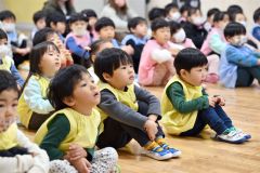音更町の共栄台幼稚園で交通安全教室（金野和彦撮影）