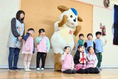 音更町の共栄台幼稚園で交通安全教室（金野和彦撮影）