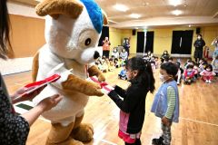 音更町の共栄台幼稚園で交通安全教室（金野和彦撮影）