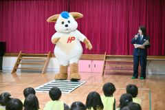 音更町の共栄台幼稚園で交通安全教室（金野和彦撮影）