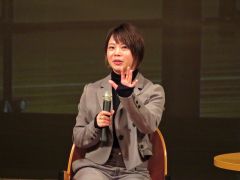 講演する高木さん