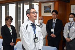 「豊頃町の代表として頑張る」と決意を述べる葛西さん