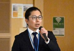 講演する長澤氏