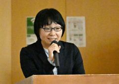 講演する丸山氏
