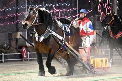 ２着に５秒差をつけて快勝したクリスタルコルドと謙一騎手