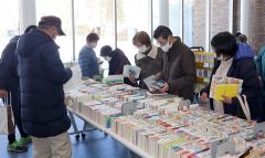 にぎわった「図書交換会」