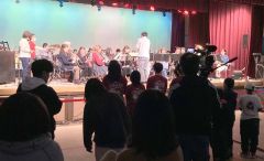 音楽フェスのために本別町以外からも駆けつけて編成した「本別町吹奏楽特別編」。「未来予想図２」など４曲を演奏した