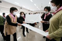 高齢者がレクリエーション楽しむ　広尾で「お楽しみ会」 3