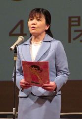 あいさつする太田校長