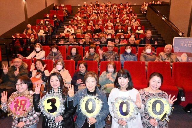 おしゃべりな写真館、来場者３０００人の目標達成