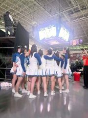 出番直前に声を掛け合うメンバー（帯北高提供）