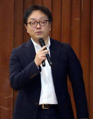 ＳＮＳとの正しい使い方をアドバイスする嶋村さん
