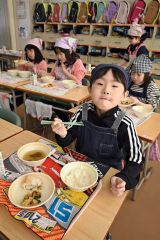 「タラのマヨ焼き」おいしいよ　広尾でふるさと給食 3