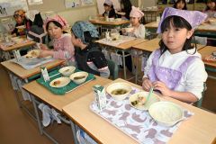 「タラのマヨ焼き」おいしいよ　広尾でふるさと給食 7