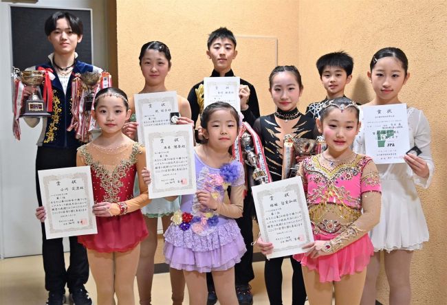 荻原がジュニア女子Ｖ　フィギュアスケート全十勝競技大会