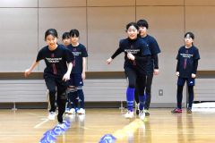 走り方トレーニングに取り組む団員たち