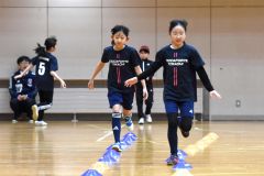 走り方トレーニングに取り組む団員たち