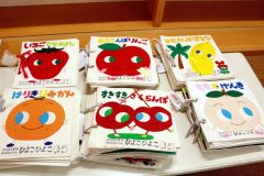 くだものがキャラクターの布絵本