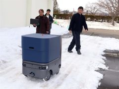 雪道での運用まだまだ改良必要　更別で自動配送ロボット冬季走行実験