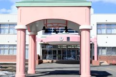 道産木材随所に　豊頃小中併設校舎落成式と見学会 2